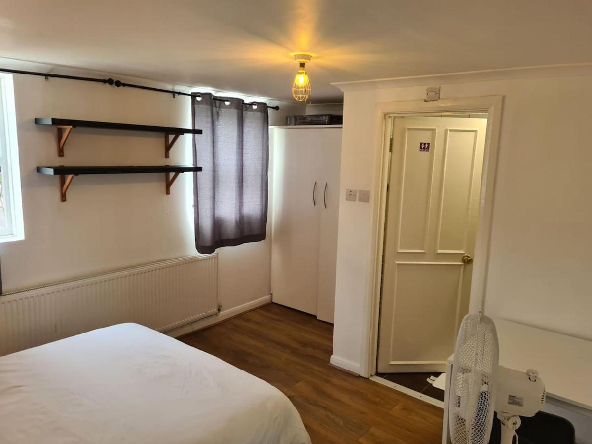 Close To Tower Bridge - 4 Bedroom House - 3 Bathrooms - Free Parking 3 Cars - Sleep 9 Casa vacanze *