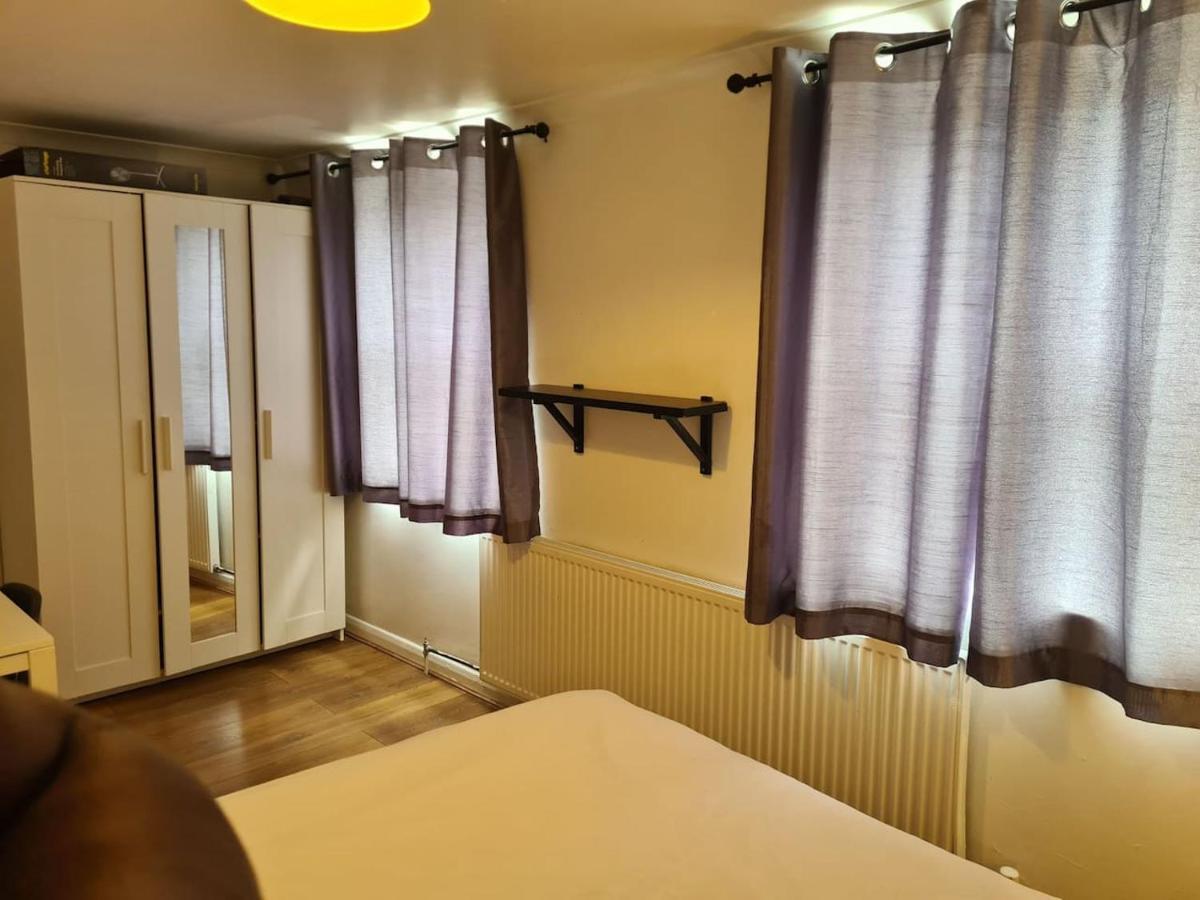 Casa vacanze Close To Tower Bridge - 4 Bedroom House - 3 Bathrooms - Free Parking 3 Cars - Sleep 9 *
