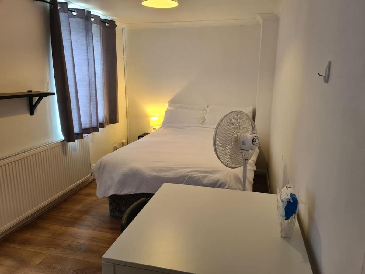 Close To Tower Bridge - 4 Bedroom House - 3 Bathrooms - Free Parking 3 Cars - Sleep 9 Casa vacanze *
